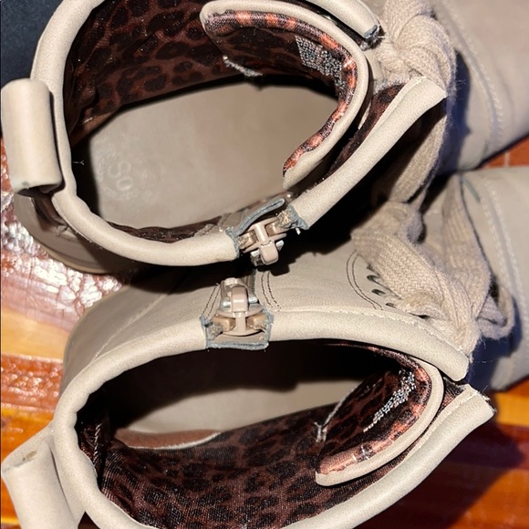 Boots - Picture 2 of 4